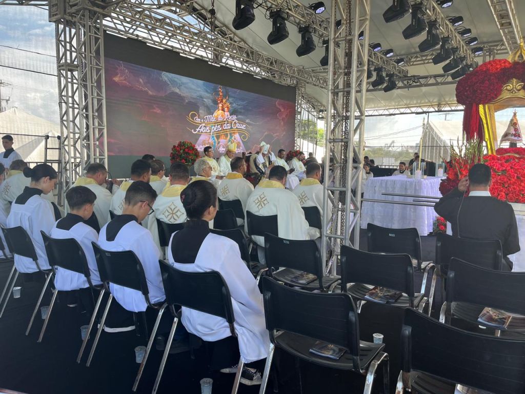 Missa Solene Campal em honra à Nossa Senhora do Rocio foi celebrada com milhares de devotos em Paranaguá 15 WhatsApp Image 2025 11 17 at 18.06.41 2 1