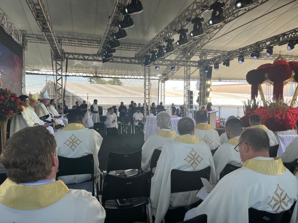 Missa Solene Campal em honra à Nossa Senhora do Rocio foi celebrada com milhares de devotos em Paranaguá 14 WhatsApp Image 2025 11 17 at 18.06.41 5 1