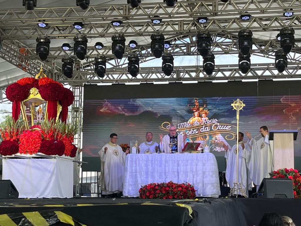Missa Solene Campal em honra à Nossa Senhora do Rocio foi celebrada com milhares de devotos em Paranaguá 13 WhatsApp Image 2025 11 17 at 18.06.41 9 1