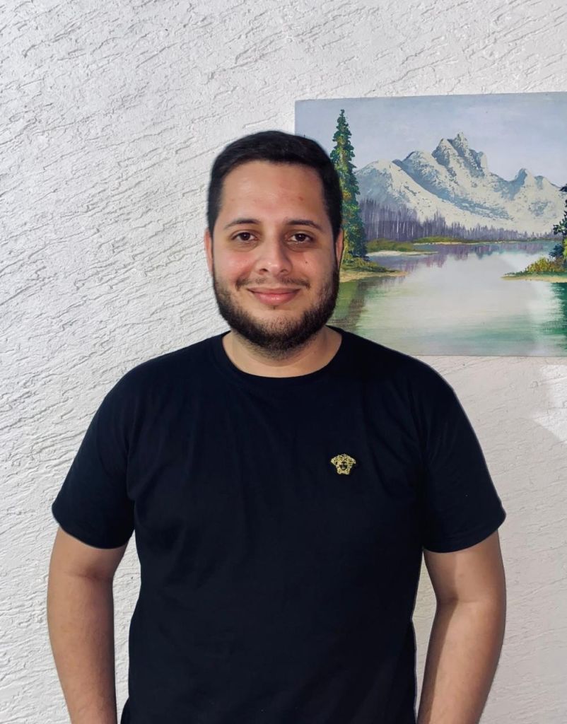 Canções que rezam o coração 2 Matheus Castilho, coordenador da Pastoral da Música do Santuário Estadual de Nossa Senhora do Rocio, destaca que durante a Festa da Padroeira, os fiéis têm a experiência de viver a fé através da música (Foto: Arquivo Pessoal/Matheus Castilho)