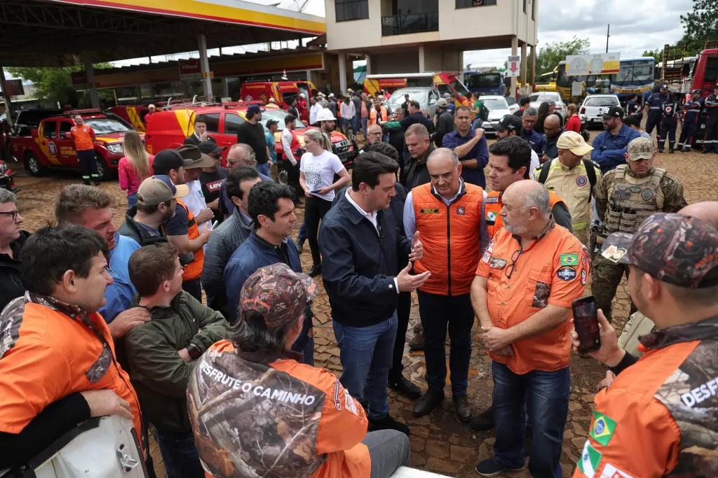 Tragédia em Rio Bonito do Iguaçu: Ratinho Junior Age Após Tornado Devastador!