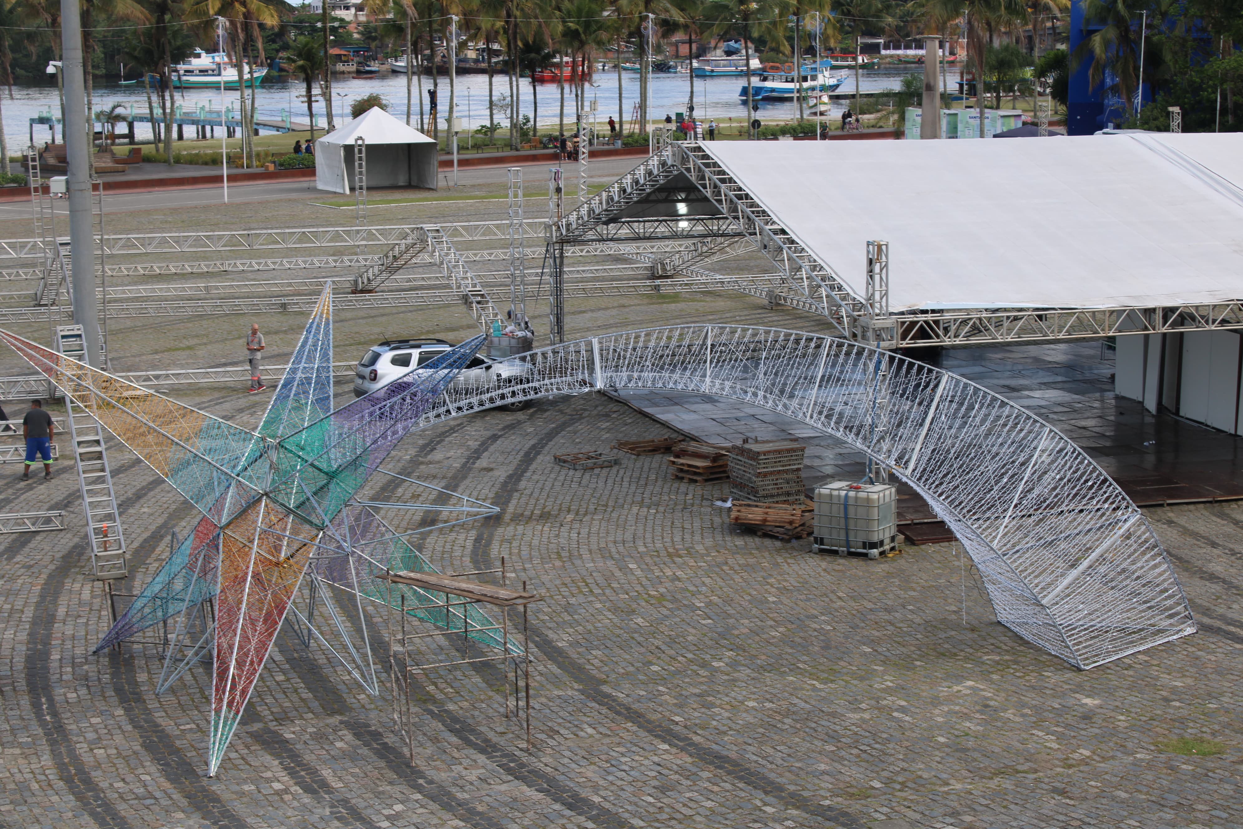 Paranaguá inicia programação do "Natal para Todos" nesta sexta-feira 1 Programação contará com pista de gelo, árvore tecnológica e diversas atrações gratuitas (Foto: Folha do Litoral News)