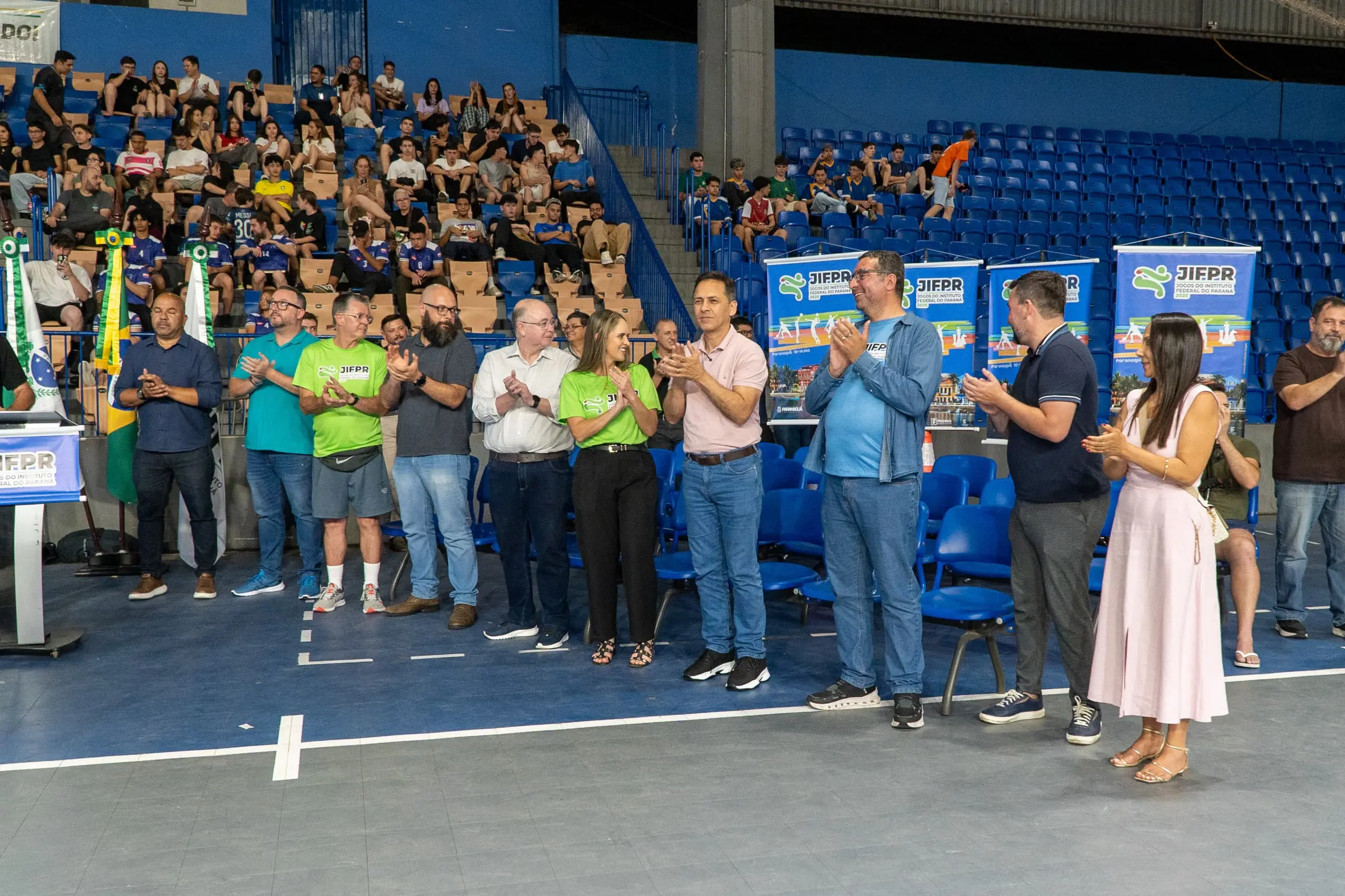 Prefeito Adriano Ramos participa da abertura dos 11.º Jogos do IFPR em Paranaguá 1 A abertura reuniu atletas na Arena Albertina Salmon (Foto: Wilson Leandro/Prefeitura de Paranaguá)