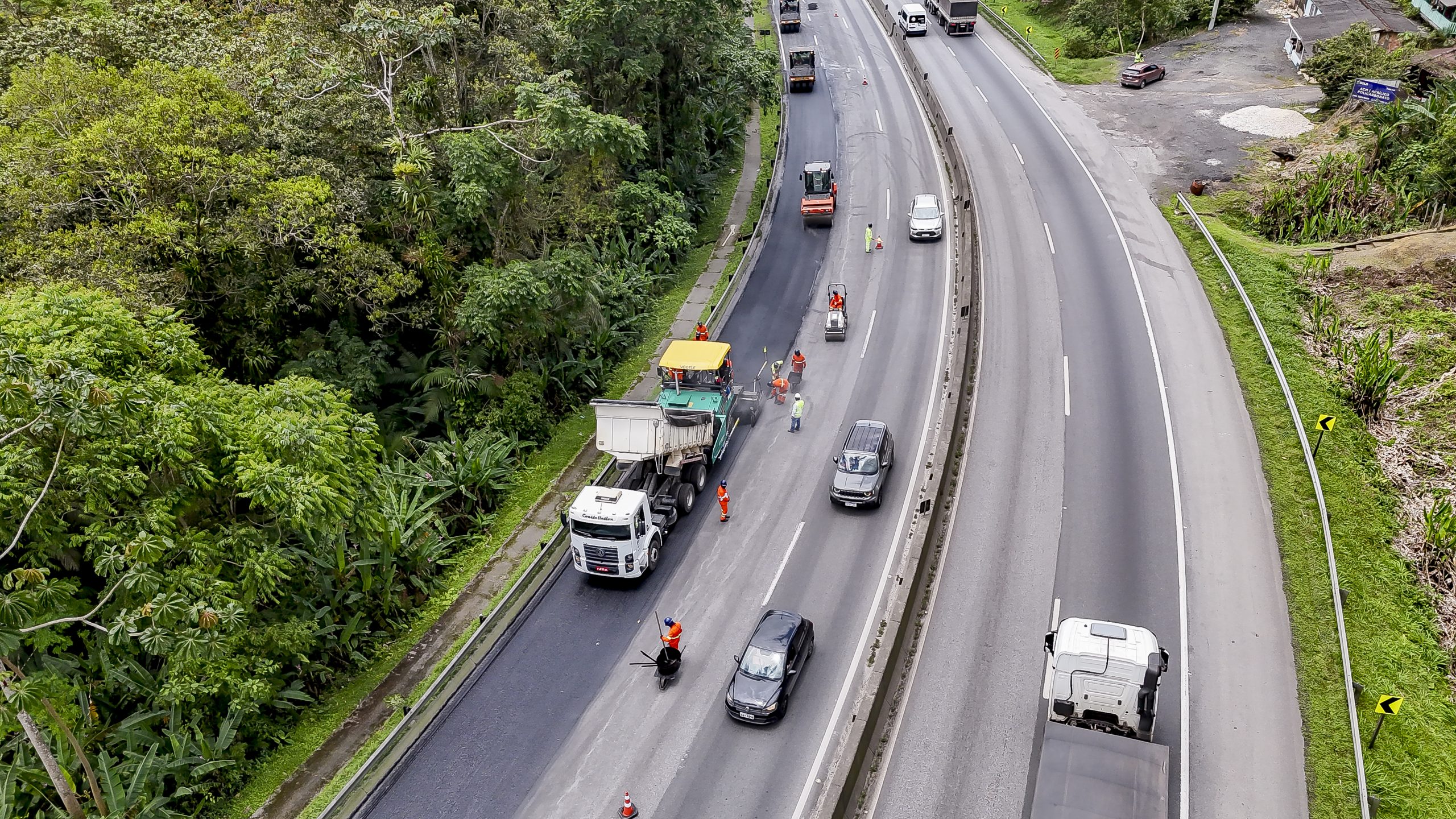 Entre a noite desta segunda-feira, 15, e a madrugada de terça-feira, 16, o trabalho será realizado entre os quilômetros 40 e 37 da pista sentido Paranaguá (Foto: EPR Litoral Pioneiro/Divulgação)
