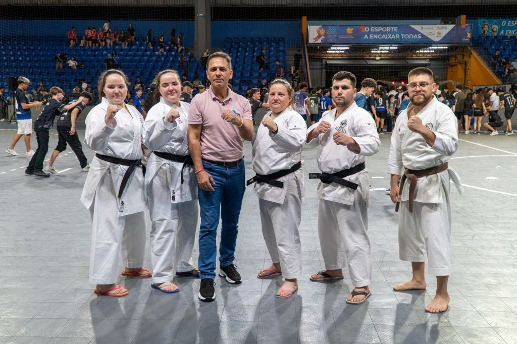 Prefeito Adriano Ramos participa da abertura dos 11.º Jogos do IFPR em Paranaguá 2 “São 800 pessoas conhecendo a cidade mais bela do Paraná, movimentando comércio, hotéis e restaurantes", afirma o prefeito Adriano Ramos (Foto: Wilson Leandro/Prefeitura de Paranaguá)