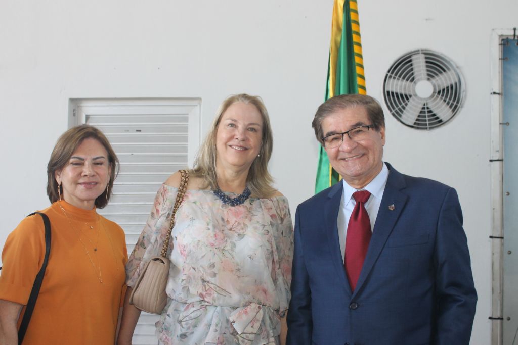  “Marinha do Brasil, orgulho de todos nós brasileiros. Não poderia deixar de comparecer a uma cerimônia tão significativa que premia os bons oficiais”, ressalta o presidente da Aciap,  Eloir Martins

