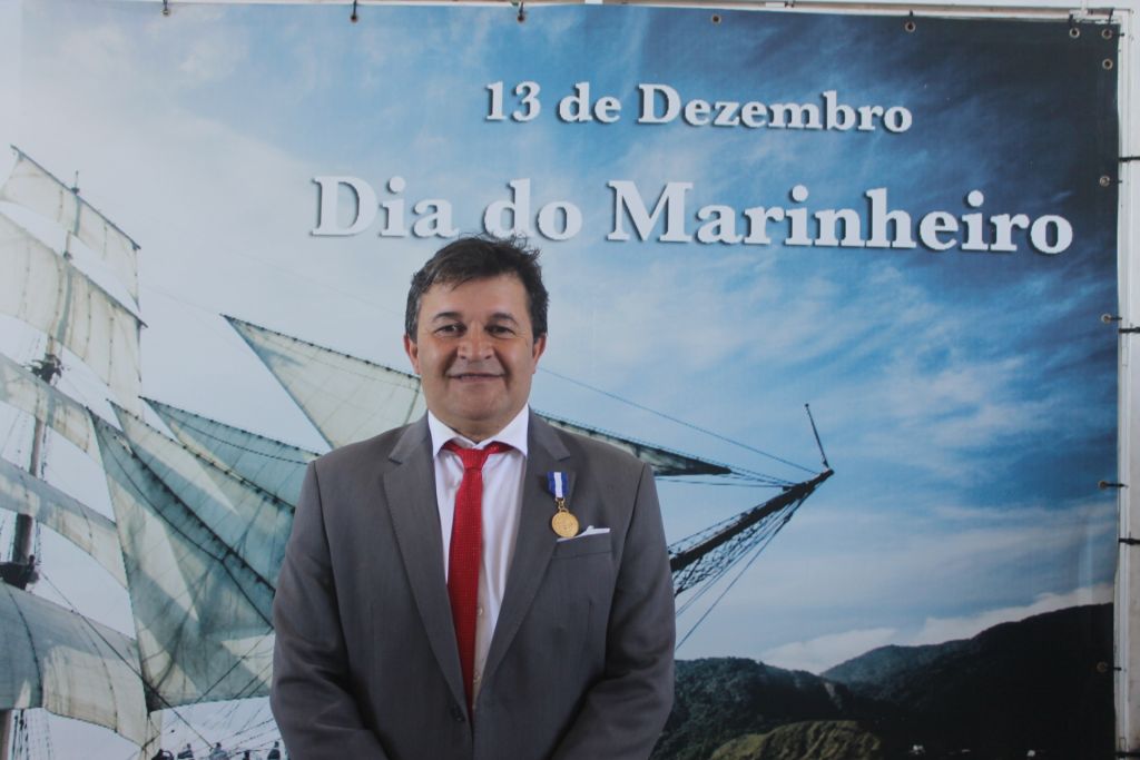 “Guardarei essa homenagem no coração com muito carinho”, comemorou o homenageado”, Marco Roberto Escumação, conhecido por Sukita, agora “Amigo da Marinha”
