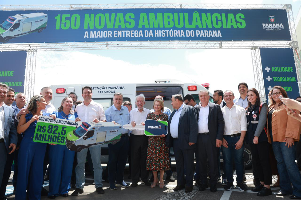 Com reforço para o atendimento no litoral, governador entrega 150 ambulâncias com UTIs para todas as regiões do Paraná