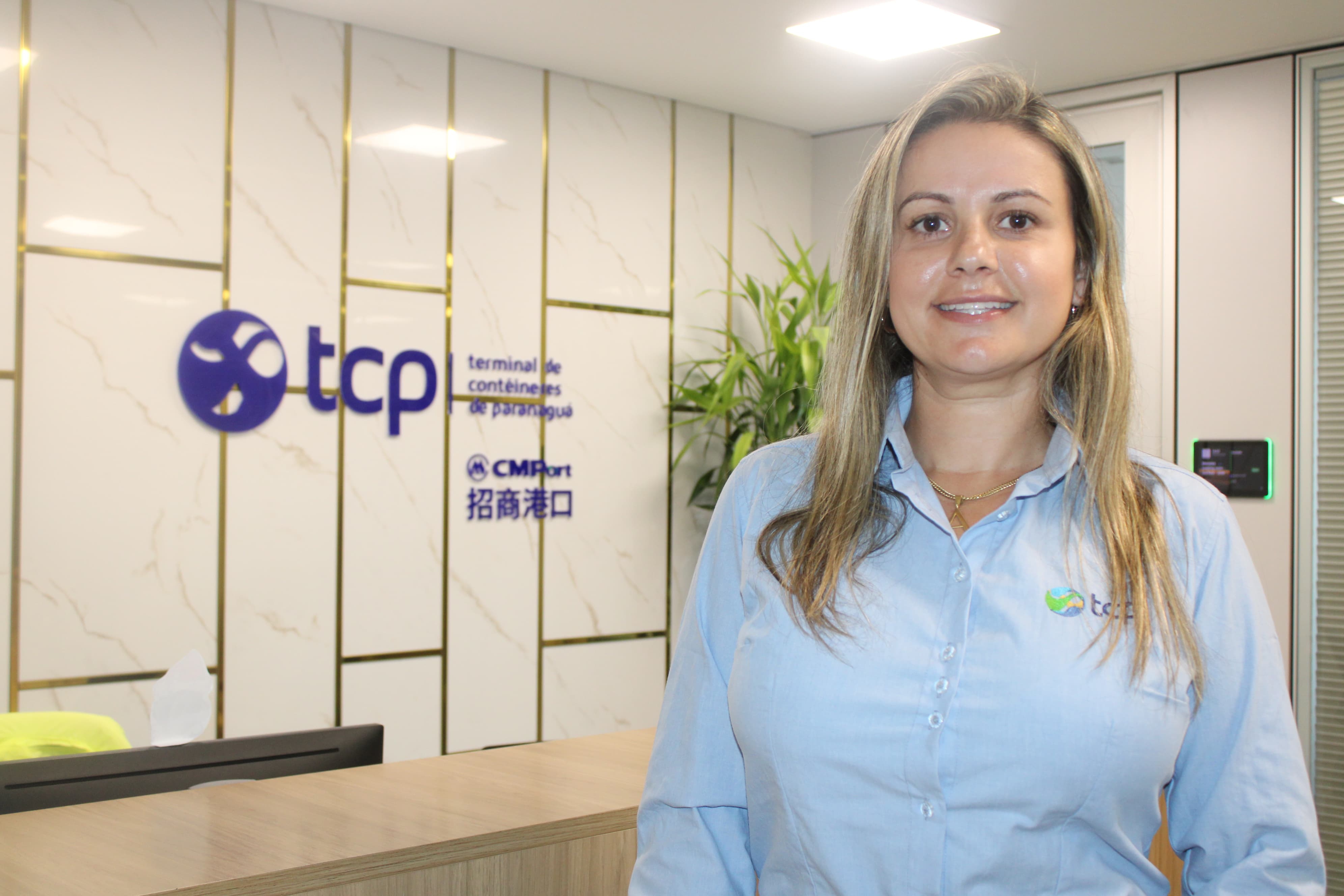 TCP recebe sessão especial de abertura do curta-metragem “Tente Sua Sorte” e fortalece conscientização sobre a violência contra a mulher 1 A coordenadora jurídica da TCP, Ariany Alves Capete, explica que o objetivo da programação dos “16 Dias de Ativismo pelo Fim da Violência contra as Mulheres” é incentivar empresas e instituições a promoverem ações de conscientização, algo que a TCP realiza constantemente (Foto: Folha do Litoral News)