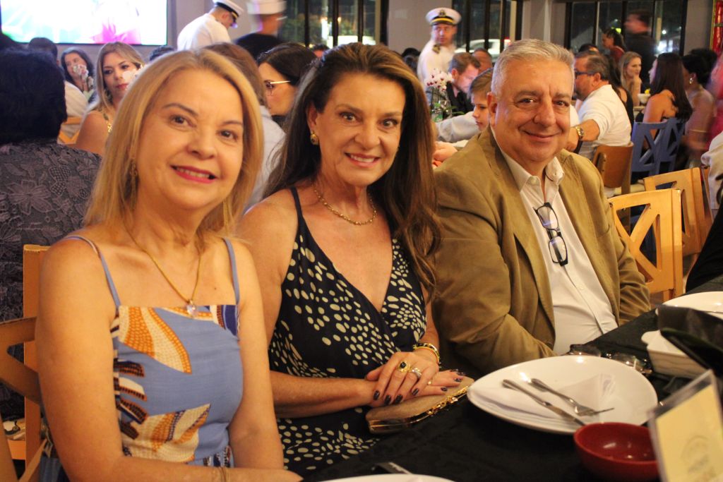 Na foto, a diretora administrativa da Folha do Litoral News, Cléia Gonçalves Bonzatto, Jacqueline Guimbala, do conselho empresarial e o diretor empresarial da Folha do Litoral News, Antonio Saad Gebran Sobrinho (Foto: Folha do Litoral News)
