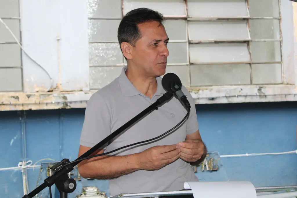 Entrega de ônibus rodoviário para transporte de pacientes fora de domicílio fortalece a saúde pública de Paranaguá 2 “São 46 lugares e cerca de 300 pessoas por mês serão transportadas de uma forma segura, confortável, com um espaço dentro do ônibus todo climatizado”, pontuou o prefeito Adriano Ramos (Foto: Folha do Litoral News)