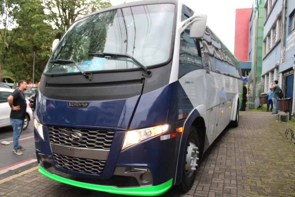 Entrega de ônibus rodoviário para transporte de pacientes fora de domicílio fortalece a saúde pública de Paranaguá 6 IMG 2174 1