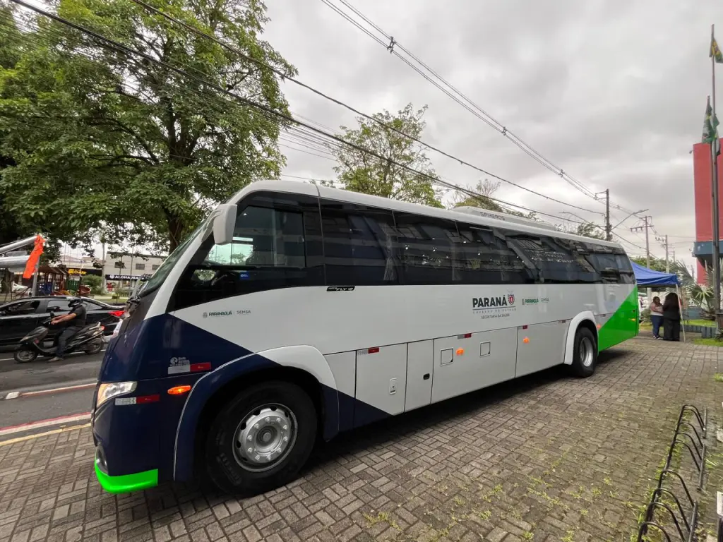 Entrega de ônibus rodoviário para transporte de pacientes fora de domicílio fortalece a saúde pública de Paranaguá 5 WhatsApp Image 2025 12 17 at 13.33.20 1