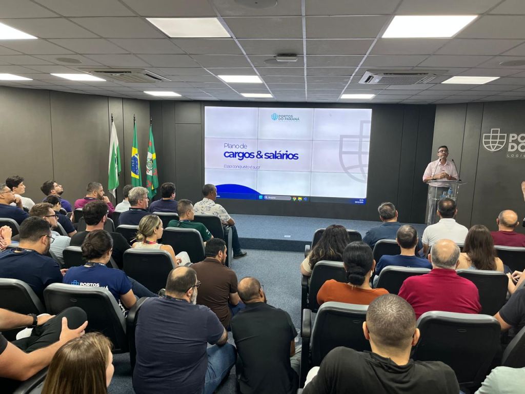 Governo do Estado e Portos do Paraná assinam e concluem novo Plano de Cargos e Salários da empresa pública 7 WhatsApp Image 2025 12 19 at 17.58.43 2 1