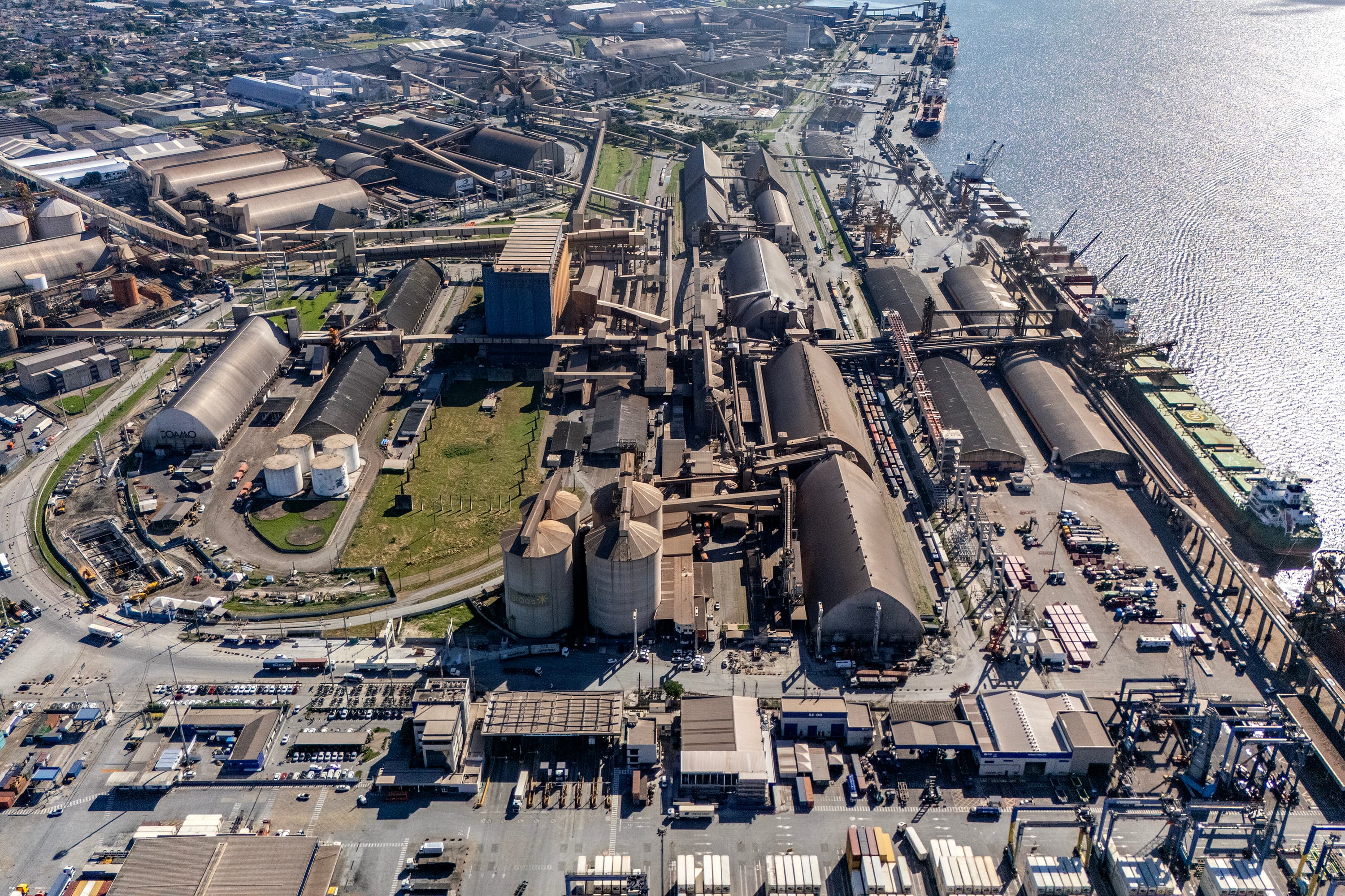 Portos do Paraná garante R$ 5,1 bilhões em investimentos e consolida modelo de arrendamento e concessão 1 A principal vantagem das concessões é a regularização dos contratos de arrendamento (Foto: Claudio Neves/Portos do Paraná)
