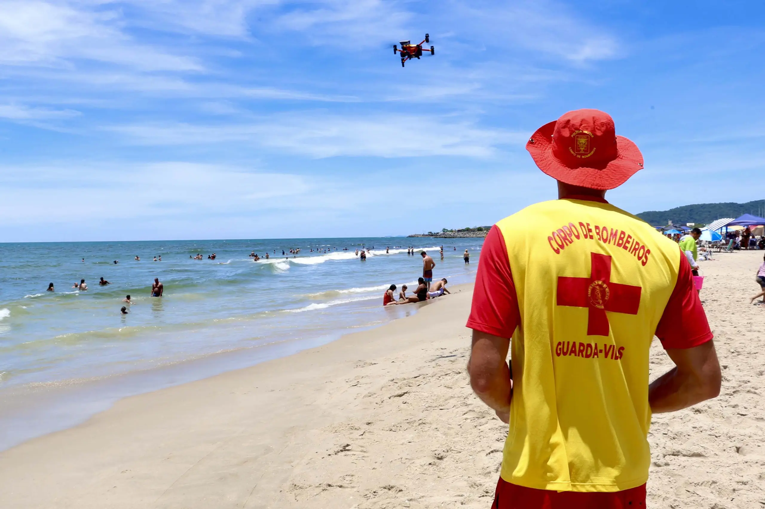 Bombeiros reforçam prevenção no Litoral e registram 12,6 mil orientações no fim de semana 1 FOTO 01 1