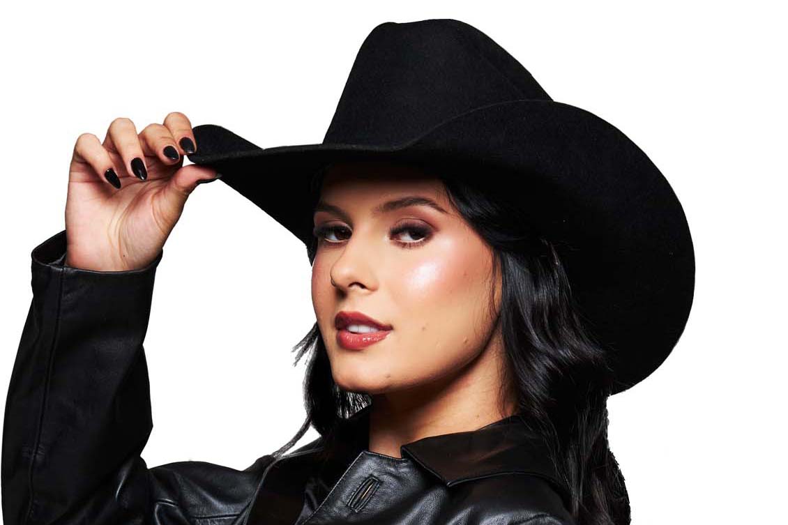 Com recordes históricos, confira a agenda dos shows do Verão Maior desta semana em Matinhos e Pontal do Paraná 1 O destaque fica por conta do show da boiadeira Ana Castela, na sexta-feira, 30, em Matinhos, às 22h, com expectativa de reunir um dos maiores públicos desta edição do festival de verão (Foto: Divulgação)