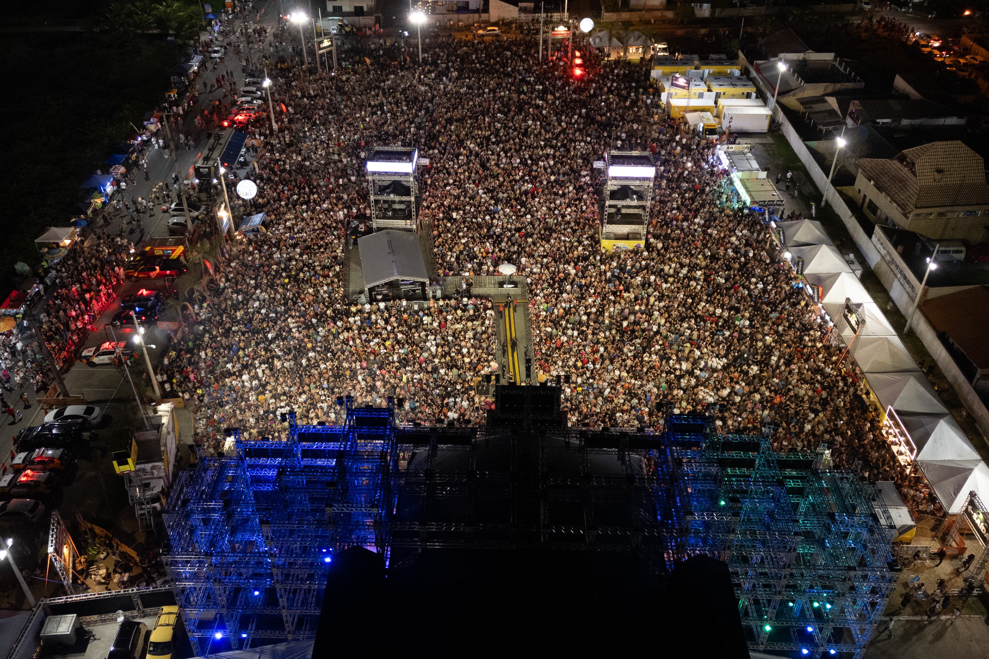 Shows dos artistas DJ Jiraya Uai e Gustavo Mioto reuniram cerca de 36 mil pessoas no Centro de Eventos Marissol (Foto: Felipe Henschel/AEN)