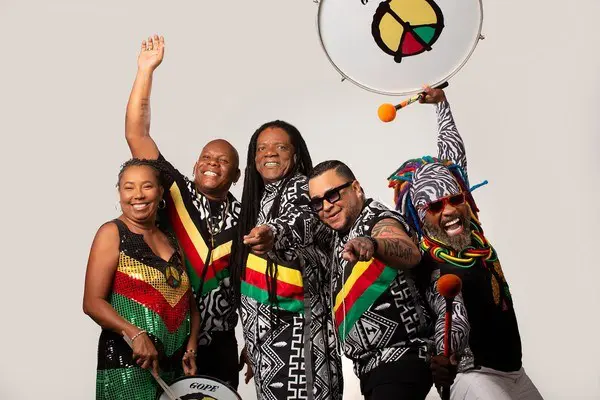 Na sequência, às 21h30, Matinhos recebe show nacional com a banda Olodum (Foto: Divulgação/Olodum)