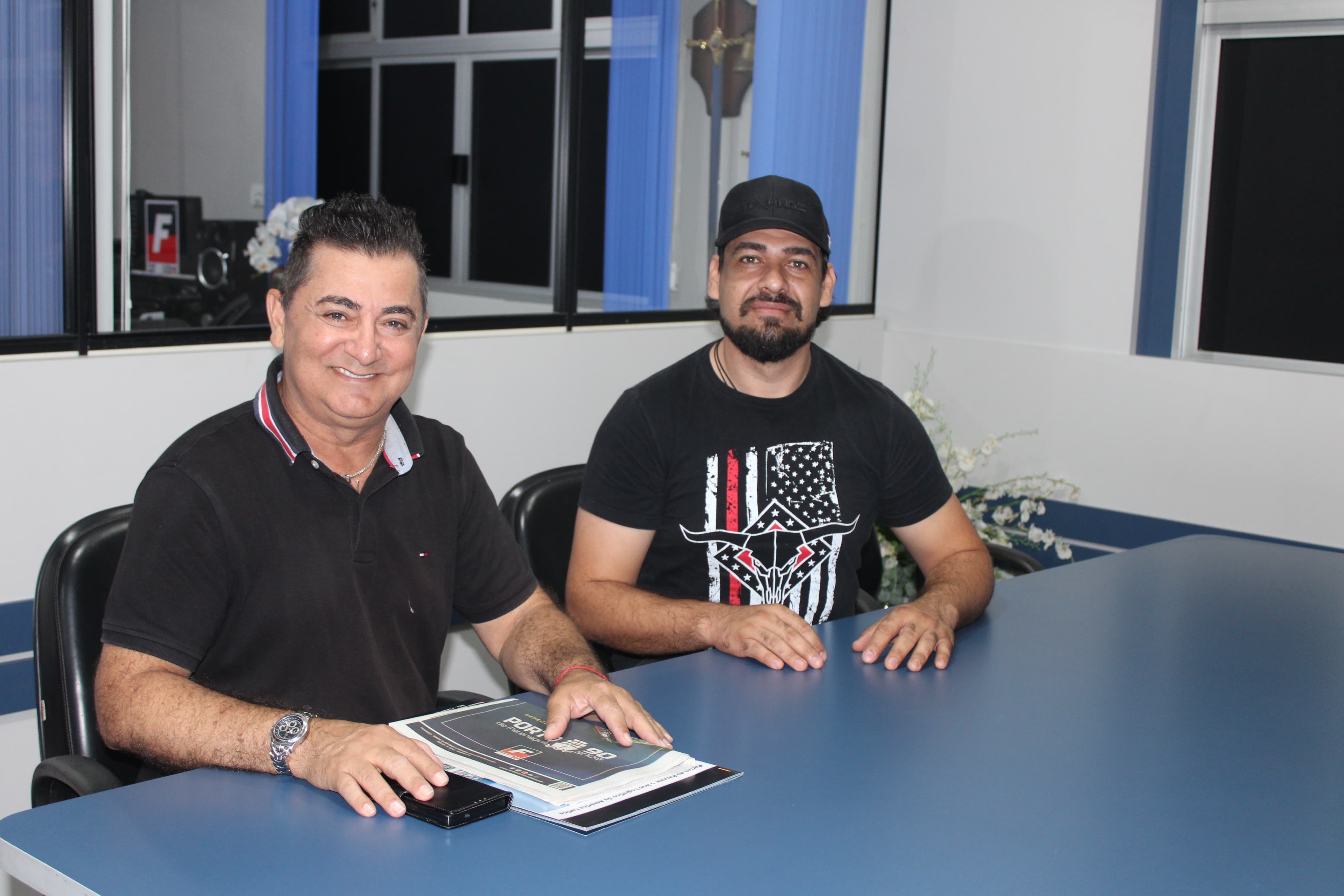Willian e Renan visitam a Folha do Litoral News