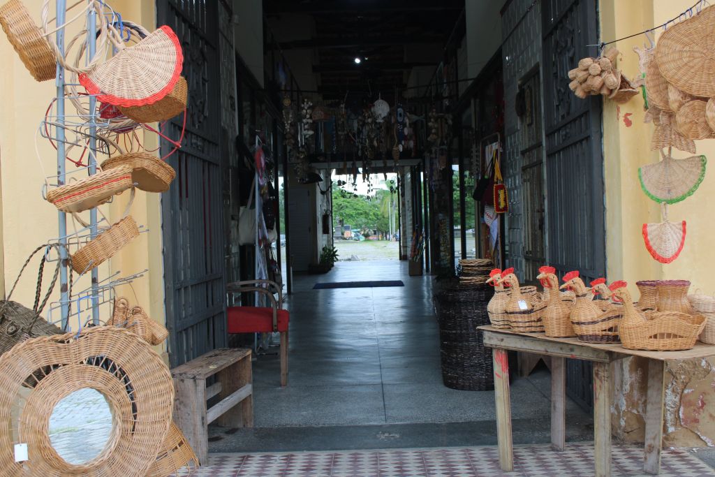 Mercado do Artesanato valoriza cultura local com variedade de itens produzidos em Paranaguá 12 IMG 3885 1
