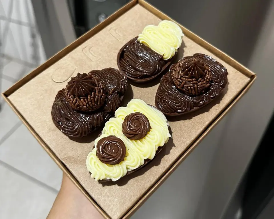 Confeiteira prevê aumento na procura pelos ovos de chocolate artesanais nesta Páscoa em Paranaguá 2 WhatsApp Image 2026 02 26 at 15.33.26 2 1