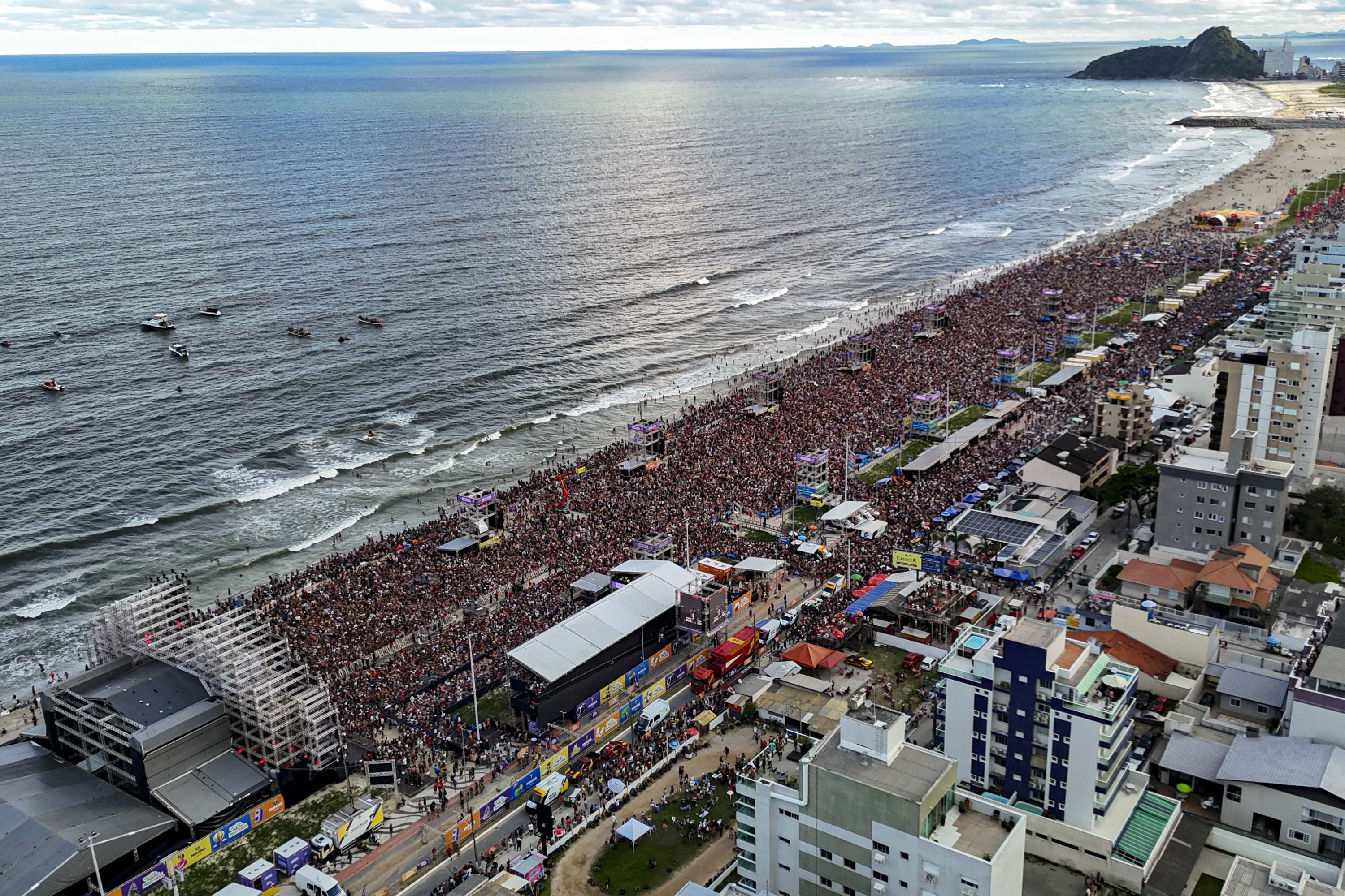 Zezé di Camargo & Luciano, Padre Reginaldo Manzotti, Os Paralamas do Sucesso e Trio Parada Dura se apresentam neste fim de semana no litoral 1 gustavo lima foto rdziura 4