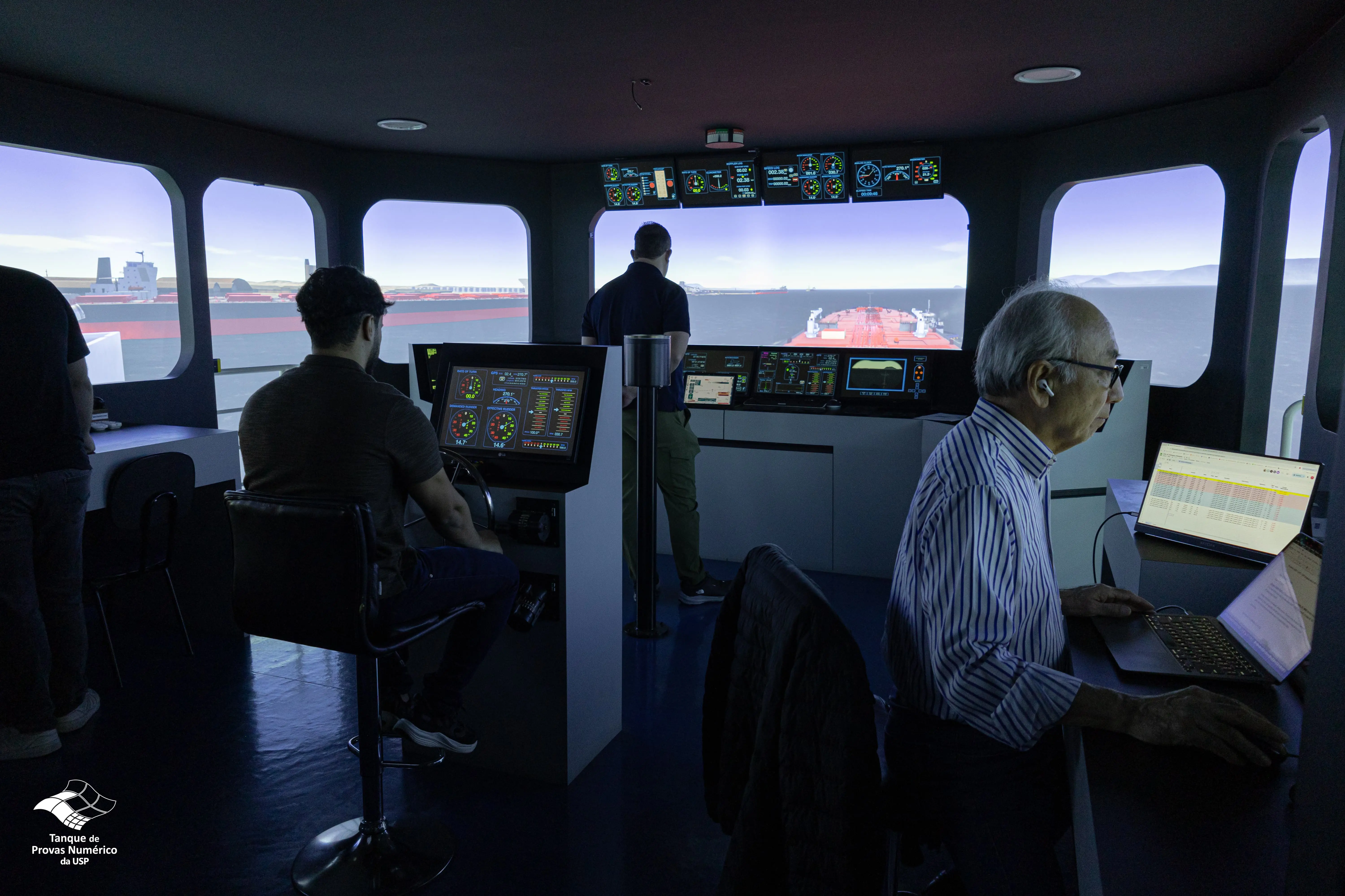 El piloto es el profesional con profundo conocimiento del área por donde transitará el buque, desde la entrada del canal hasta el atraque en el muelle (Foto: Tanque de Pruebas Numéricas/TPN-USP)