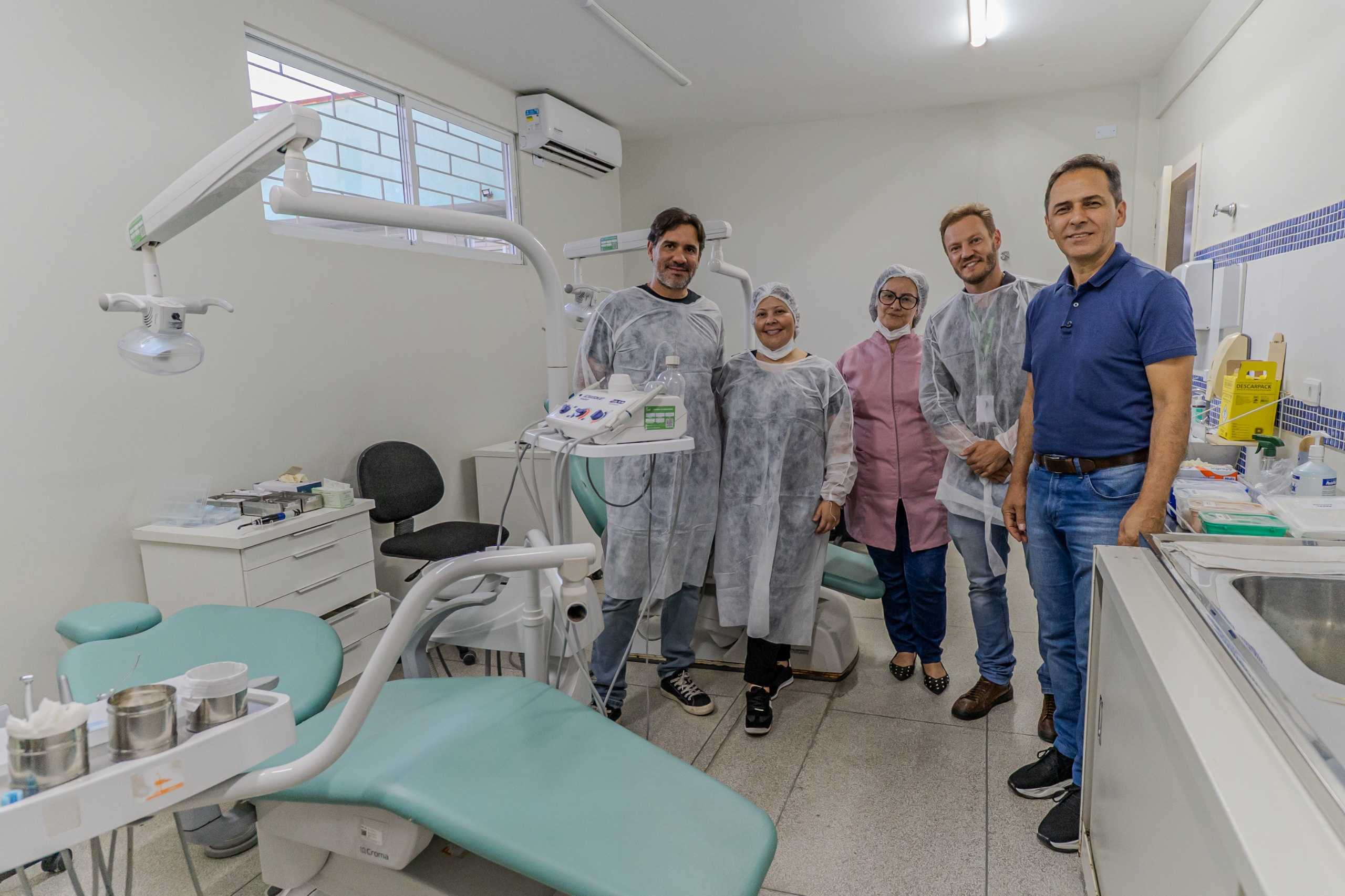 Ilha dos Valadares recebe etapa do programa "Puxa Fila" com foco nos atendimentos odontológicos 1 Objetivo do programa é reduzir o tempo de espera e garantir o atendimento de saúde aos cidadãos (Foto: Silvia Costa/Prefeitura de Paranaguá)