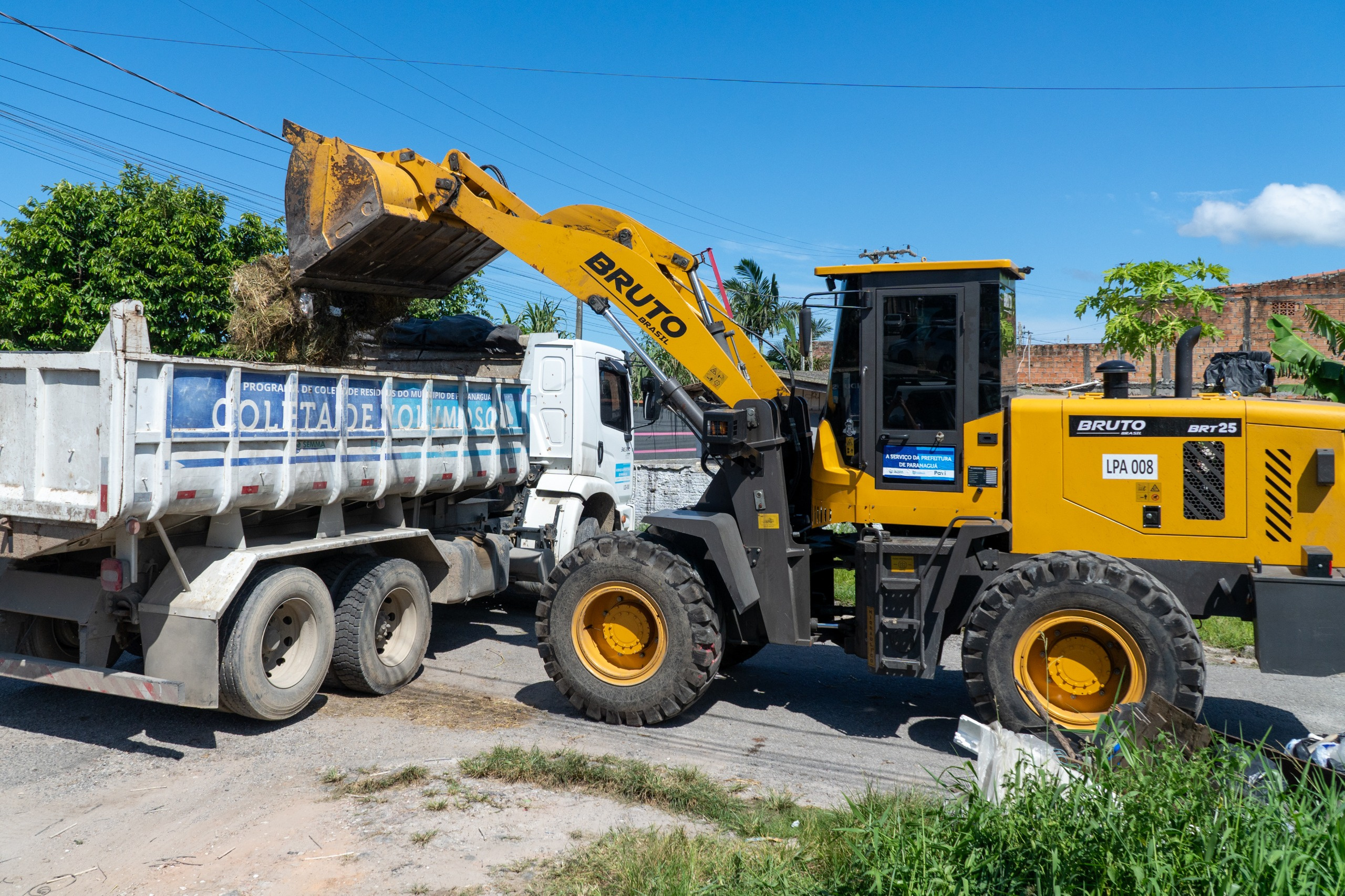 Paranaguá reforça coleta de resíduos volumosos e amplia rotas noturnas em 2026 1 A iniciativa busca garantir o descarte correto de materiais de grande porte, evitar pontos de descarte irregular e reduzir impactos à saúde pública e ao meio ambiente (Foto: Wilson Leandro/Prefeitura de Paranaguá)