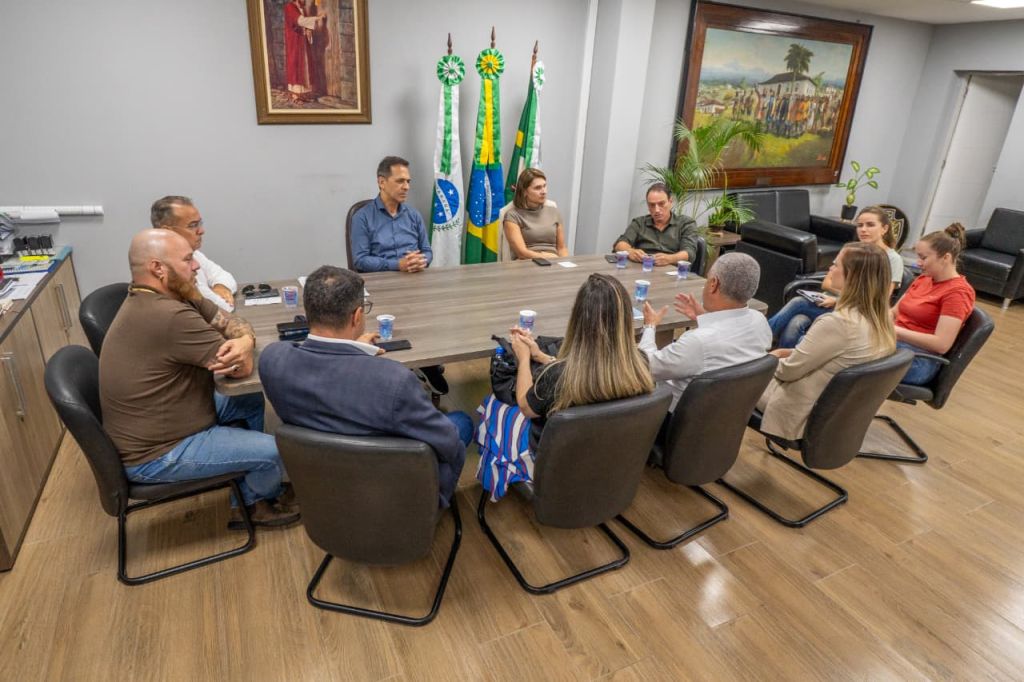 Reunião entre MSC e equipe do município aconteceu no Palácio São José na quarta-feira, 4 (Foto: Wilson Leandro/Prefeitura de Paranaguá)