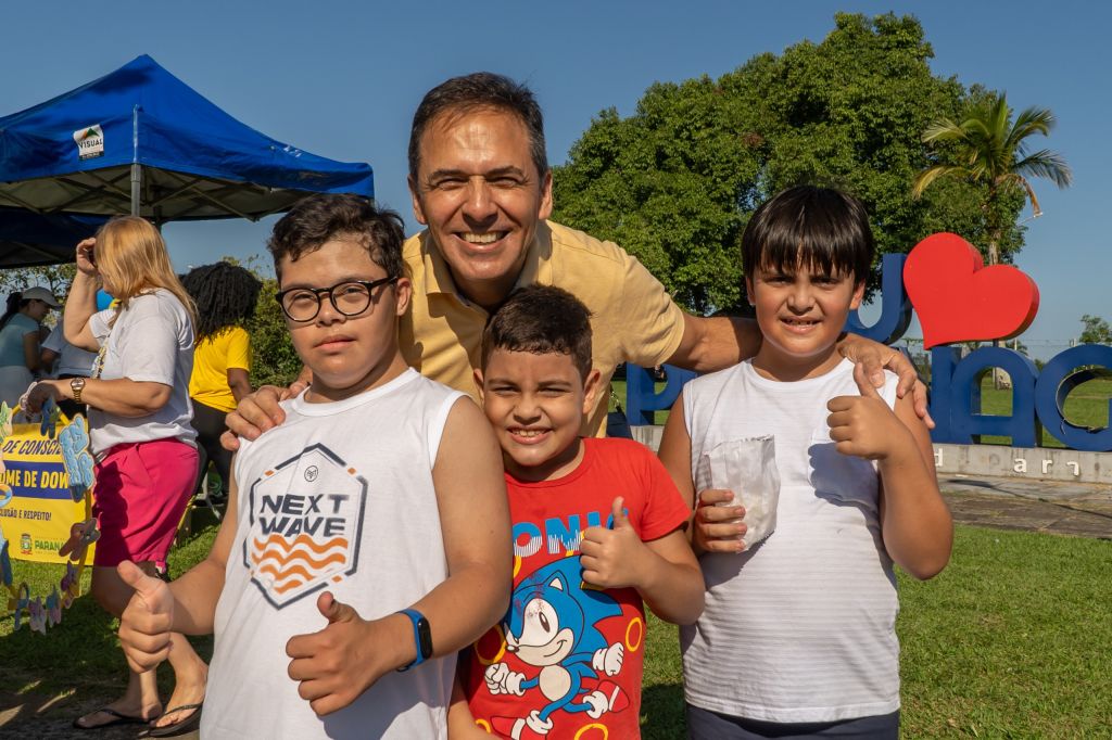 "É muito bacana a gente poder trazer essa mensagem de inclusão de aceitar de entender essas pessoas, a Secretaria Municipal de Inclusão faz um trabalho essencial em toda nossa cidade", destaca o prefeito Adriano Ramos (Foto: Wilson Leandro/Prefeitura de Paranaguá)