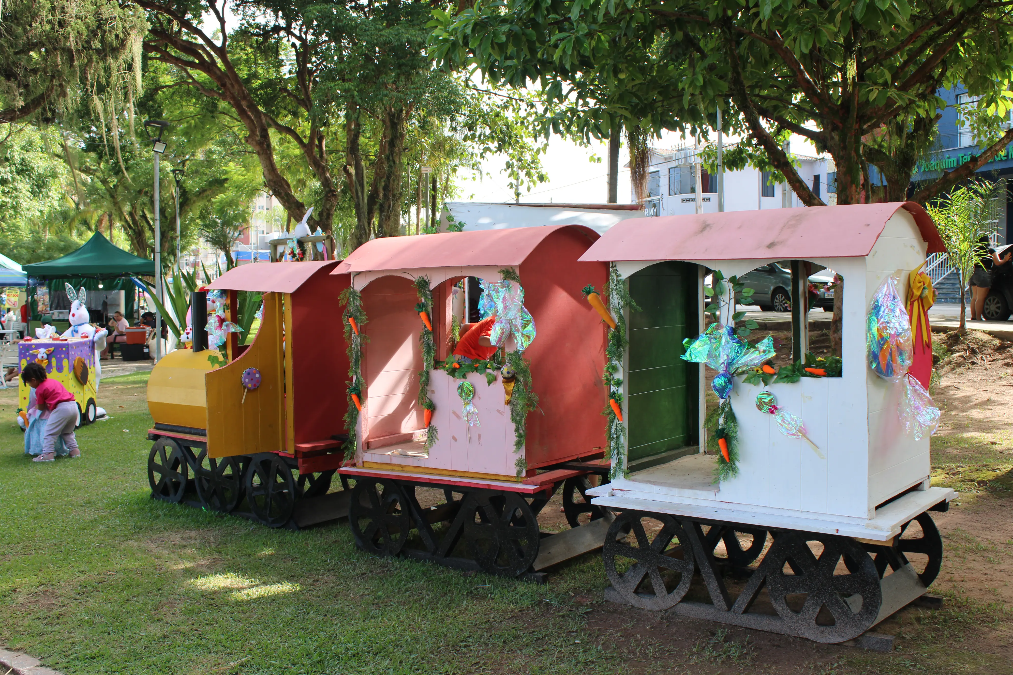 O evento de terça-feira também contou com a distribuição de doces para as crianças (Foto: Folha do Litoral News)