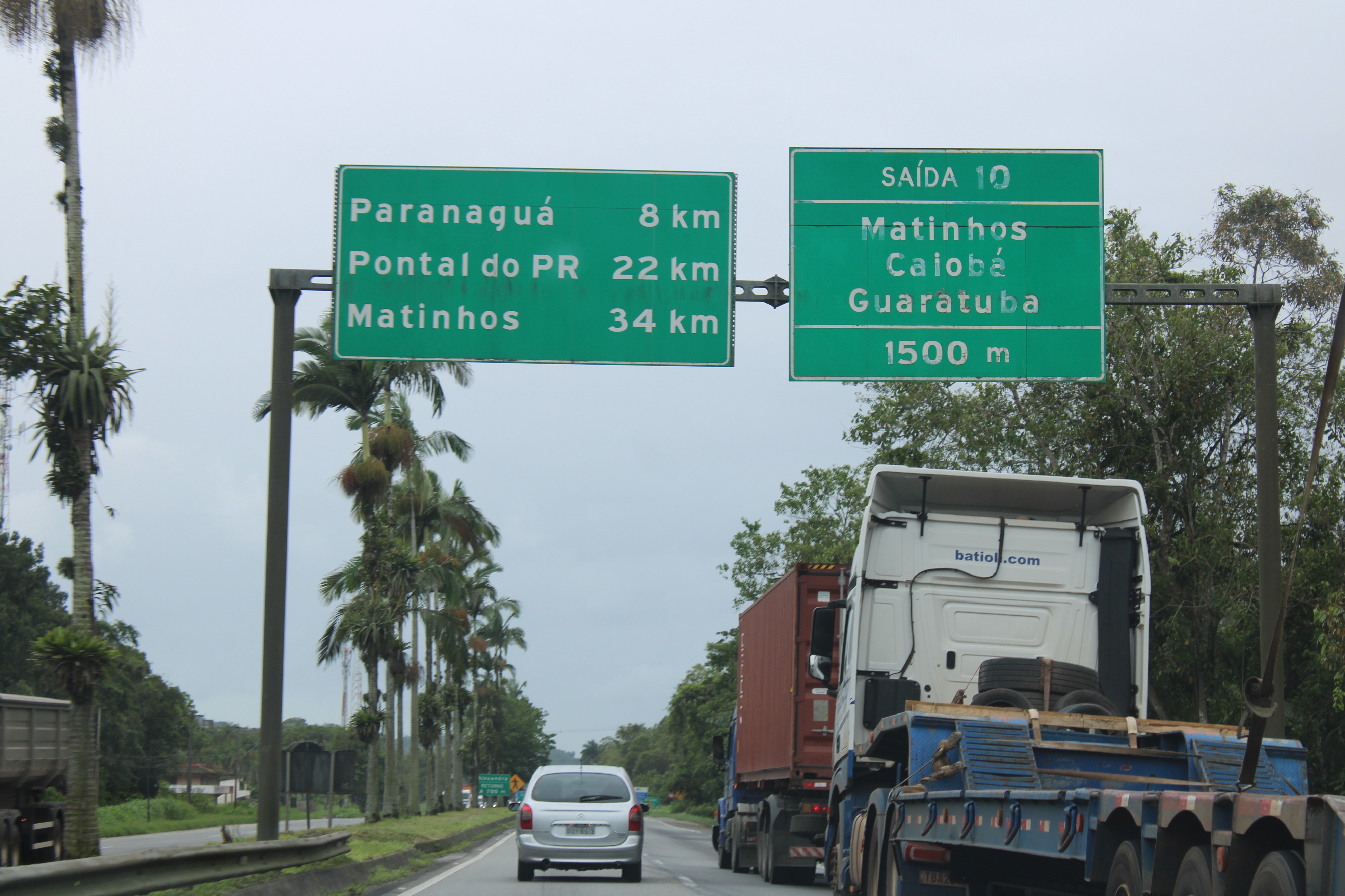 Motoristas devem redobrar a atenção com obras nas estradas e Avenida Ayrton Senna, em Paranaguá 1 Quem circula por Paranaguá e região nesta sexta-feira, 20, deve ficar atento às intervenções em vias de acesso ao município