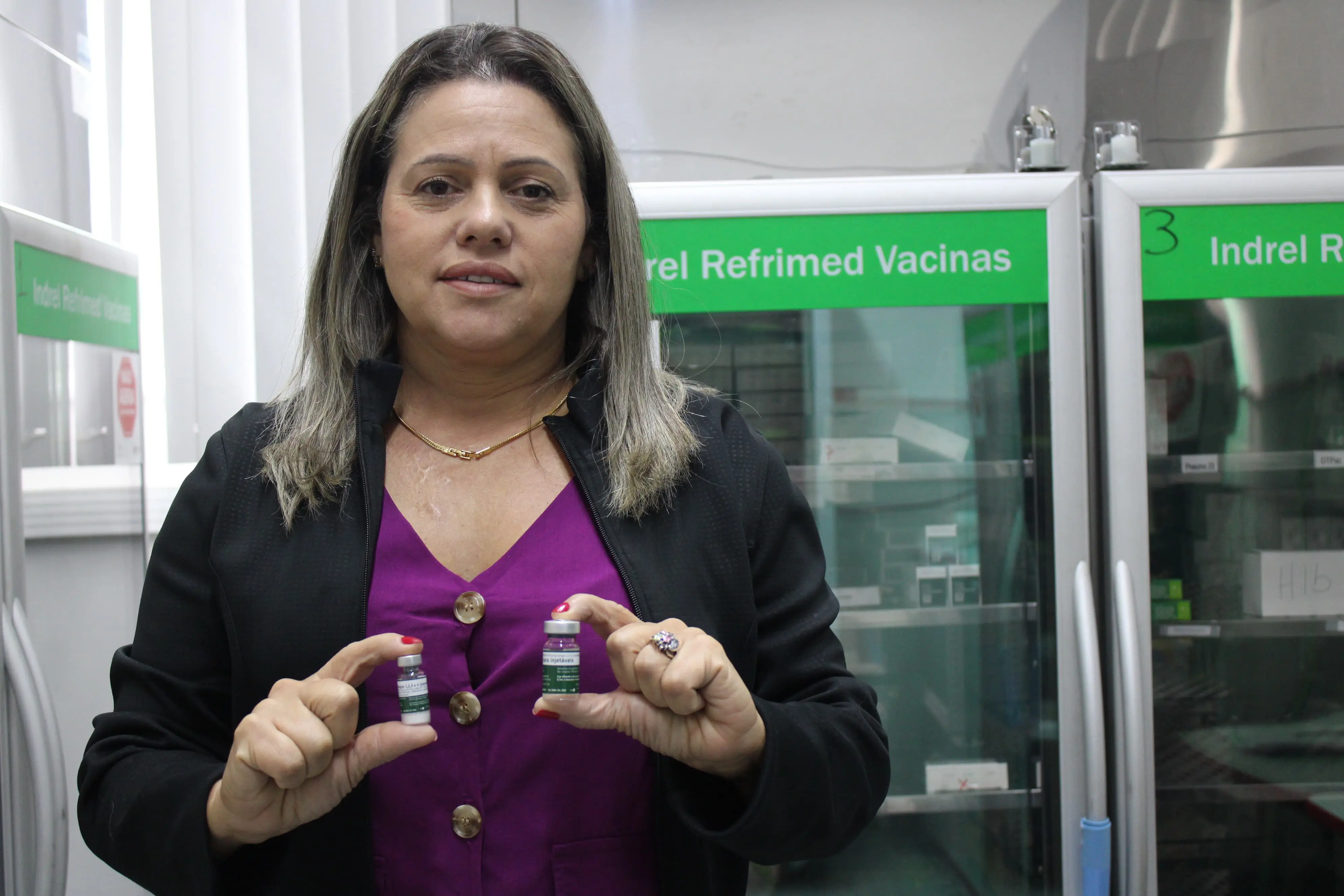 Agentes de saúde começam a receber vacina contra dengue em Paranaguá 1 “Paranaguá recebeu doses da vacina contra dengue para profissionais de saúde. Recebemos essa semana 153 doses para aplicação nos agentes comunitários de saúde e também nos agentes de endemias”, comenta a diretora da Estratégia de Saúde da Família, enfermeira Josineia de Araújo