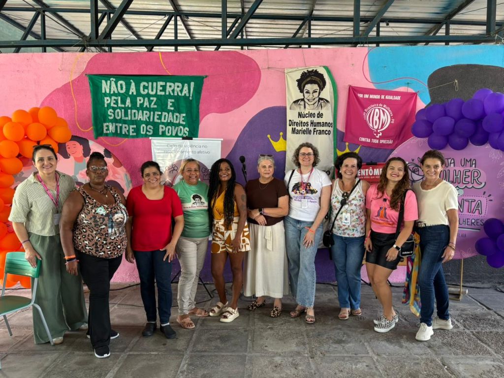 Com conscientização e arte, evento no Terminal Urbano de Paranaguá fortalece rede de proteção feminina no litoral 2 WhatsApp Image 2026 03 16 at 18.13.19 1 1