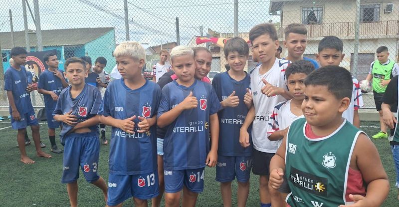 Grupo Interalli e head Academy entrega kits para meninos que farão parte do Projeto Clínica do Futebol 1 Foto: Da assessoria