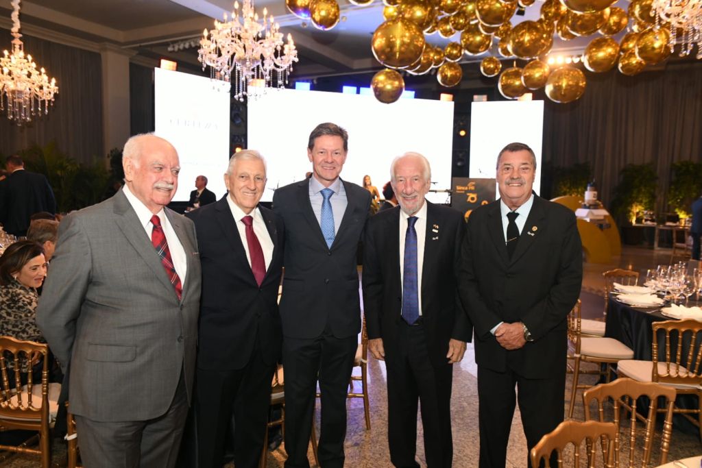 Rosibrás Atacadista é homenageada nos 70 anos do Sinca PR e destaca trajetória de dedicação ao setor 3 17810fd2 0c63 4a0c be00 20e19c5842d0