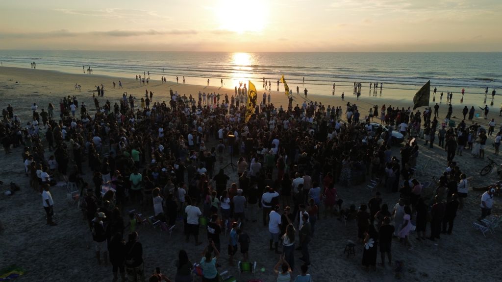 Amanhecer de Páscoa reúne igrejas e marca celebração inédita no litoral do Paraná 2 199b5a0e e516 419c a030 ac93570e11d7