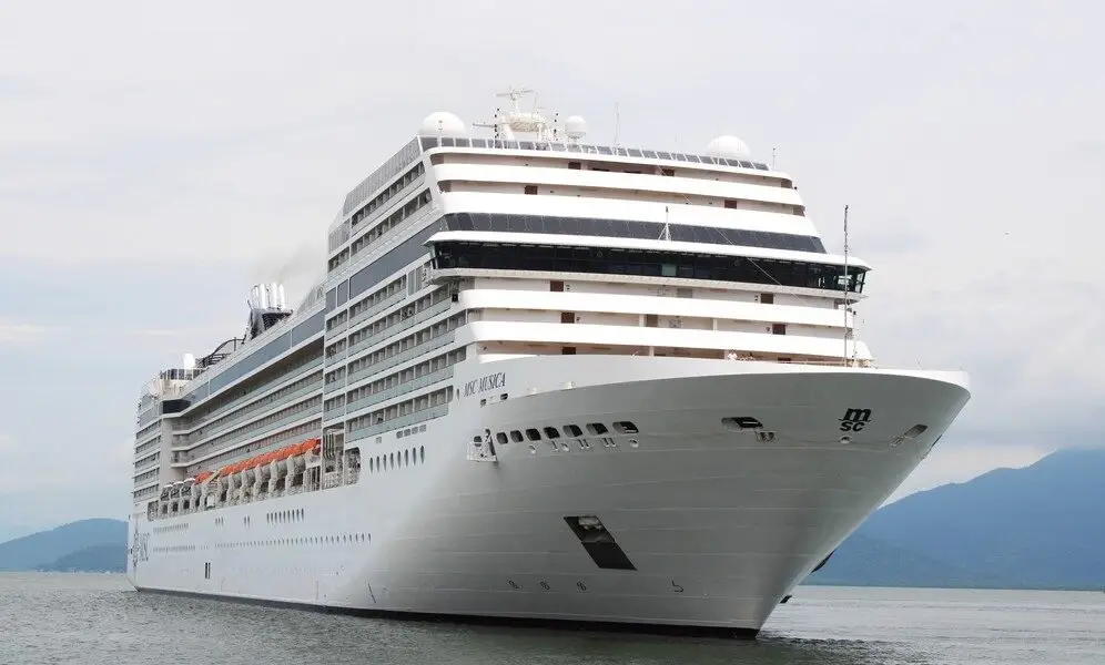 Últimos navios que vieram a Paranaguá, o "MSC Lírica" e o "MSC Armonia" tinha capacidade 3,3 mil pessoas, número inferior à próxima embarcação a atracar no Porto em dezembro deste ano (Foto: Roberto Dziura Jr./AEN)