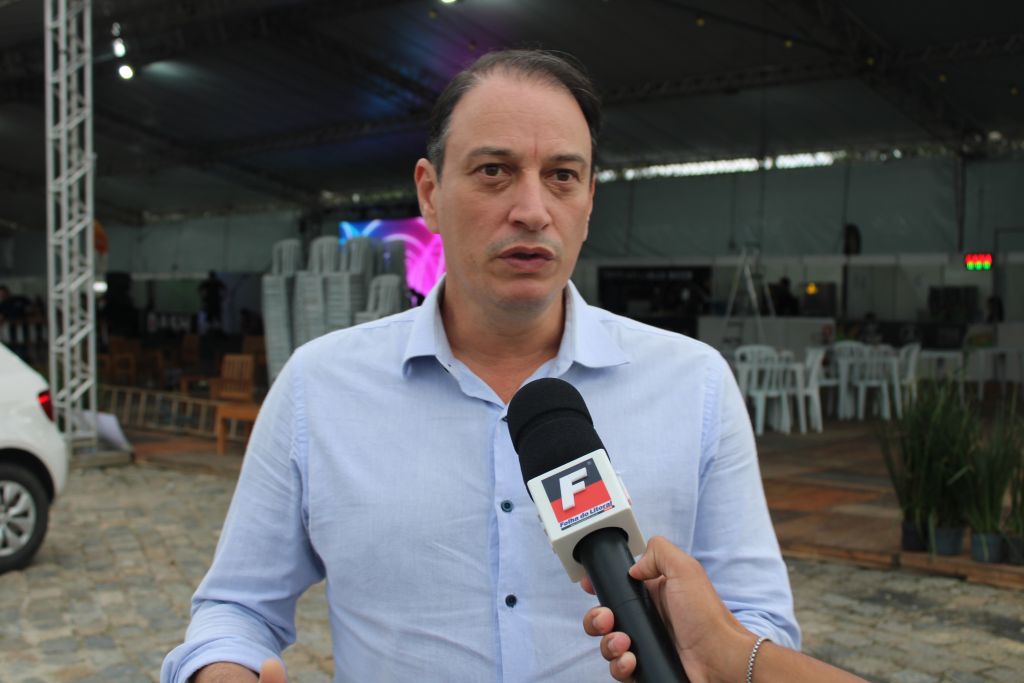 Com 10 cervejarias participantes, 3.º Festival da Cerveja Artesanal movimenta fim de semana em Paranaguá 2 O secretário municipal de Cultura e Turismo de Paranaguá, José Reis de Freitas, o “Juca”, explica que o evento contribui para o fomento da economia local e a cada edição tem se desenvolvido cada vez mais (Foto: Folha do Litoral News)