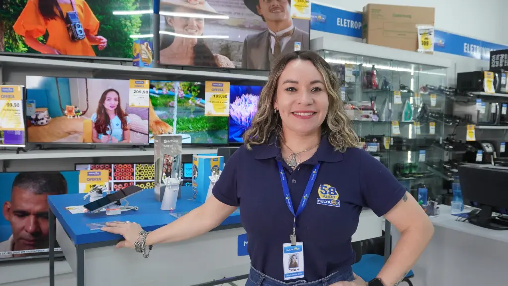 A gerente da Multiloja, Tatiane Cristina, explica que, com a tendência de aumento para os próximos dias, em comparação ao início do ano, o movimento já aumentou (Foto: Folha do Litoral News)