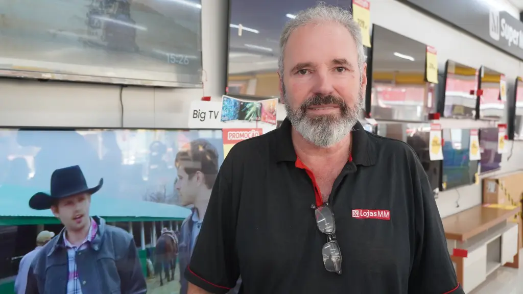 Nas lojas MM, a procura por televisores também é alta, segundo Antônio José Silva, gerente da unidade (Foto: Folha do Litoral News)
