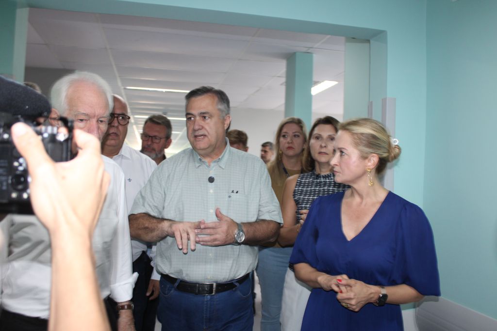 Com investimento de R$ 11,2 milhões, Governo do Paraná inaugura nova maternidade em Paranaguá 3 O secretário de Estado da Saúde, Beto Preto, enfatiza que a entrega representa um avanço dentro de um processo contínuo de obras voltadas à saúde da população