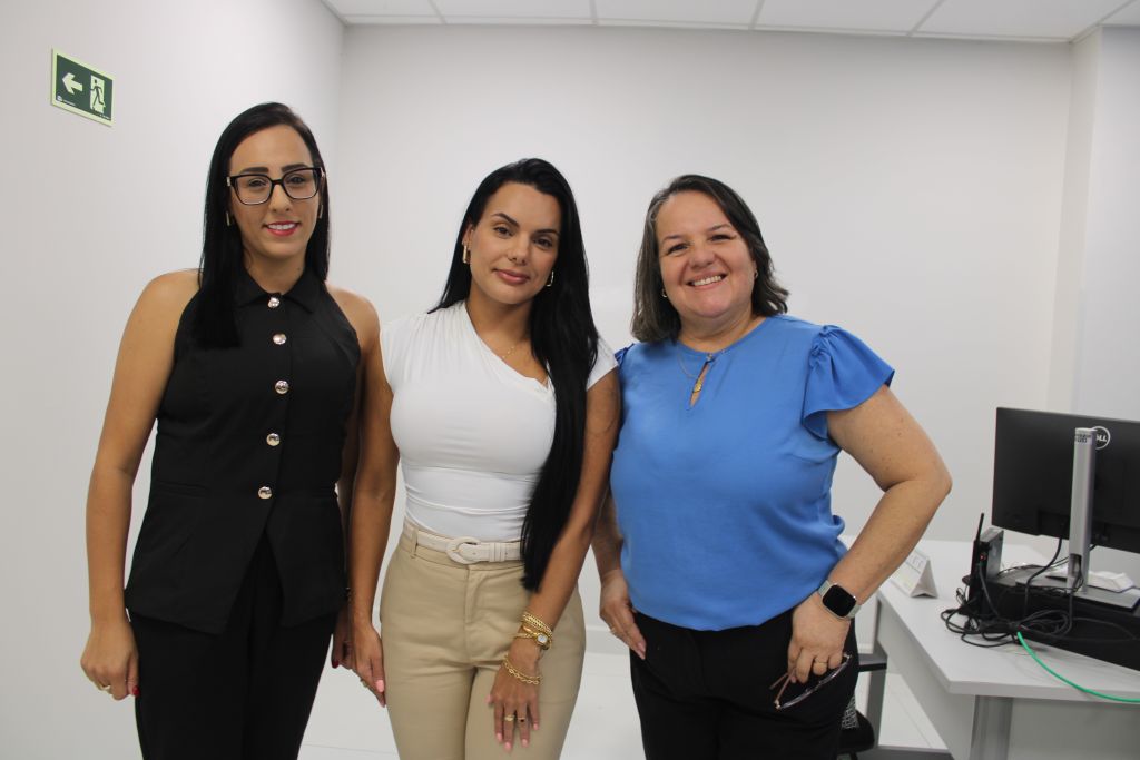 Atenderão no espaço, as servidoras da Prefeitura de Paranaguá, Tatiane Renosto Alves e Ritiele Martins Mohr, além da gestora da unidade, Vanessa Cristina dos Santos Silva, também servidora municipal
