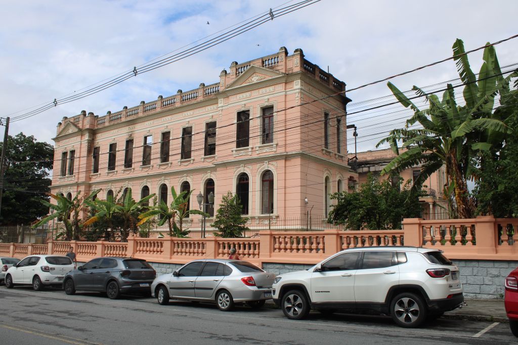 Após incêndio, alunos e professores prestam homenagem ao Instituto de Educação em Paranaguá 8 IMG5698