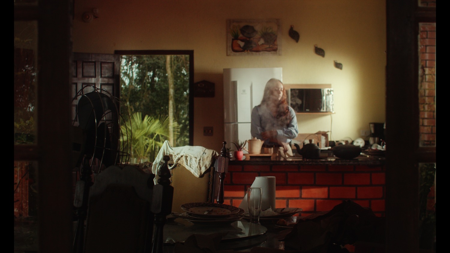 Filmes paranaenses “A Modelo” e “Ecos” serão exibidos nesta sexta-feira em Matinhos 1 Cena do filme “A Modelo” (Foto: Divulgação)