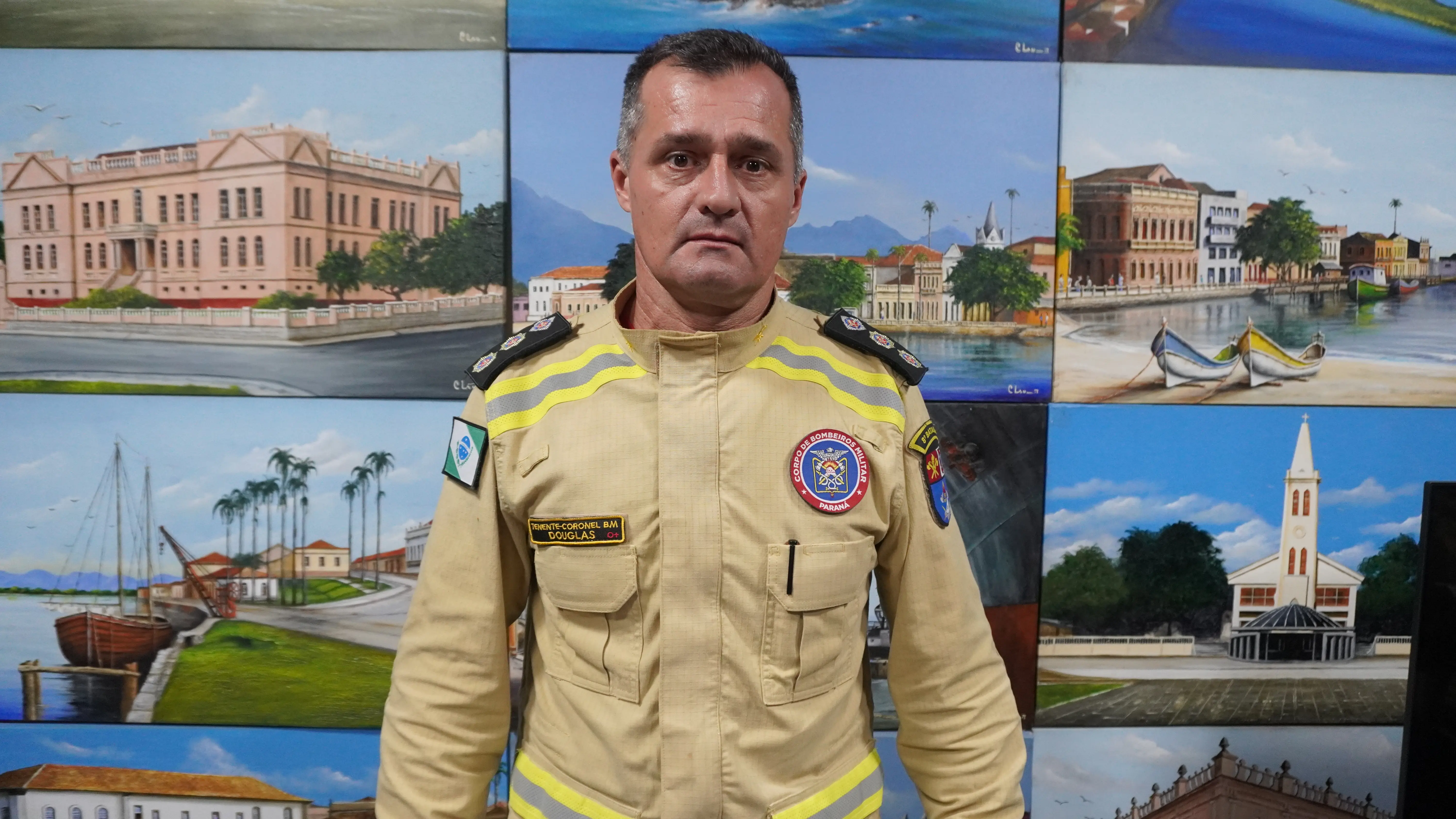 Comandante do 8.º BBM destaca integração com a sociedade e projeta avanços no litoral do Paraná 1 “Nós tivemos um início de comando bastante trabalhoso, ocorrências grandes, não só envolvendo Paranaguá, mas também Matinhos, alguns acidentes bastante críticos que tivemos na Serra do Mar”, afirma o comandante Douglas Konflanz (Foto: Folha do Litoral News)