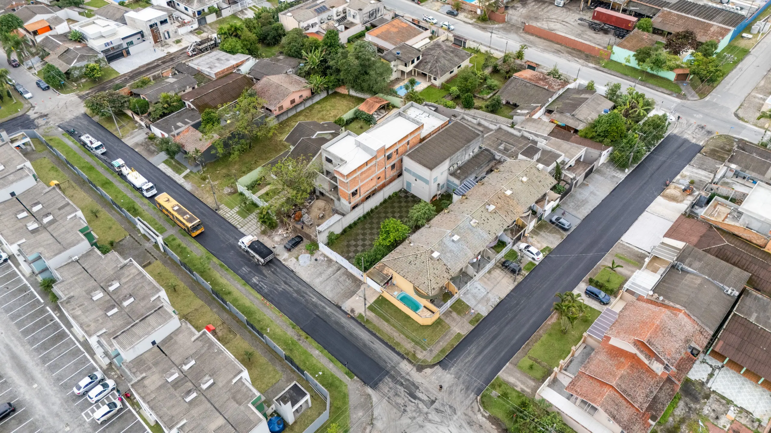 Prefeitura de Paranaguá anuncia obras de pavimentação asfáltica em ruas do Jardim Guaraituba 1 Foram beneficiadas as ruas Apiacas, Araguari, Taquari e Aripuanã (Foto: Wilson Leandro/Prefeitura de Paranaguá)
