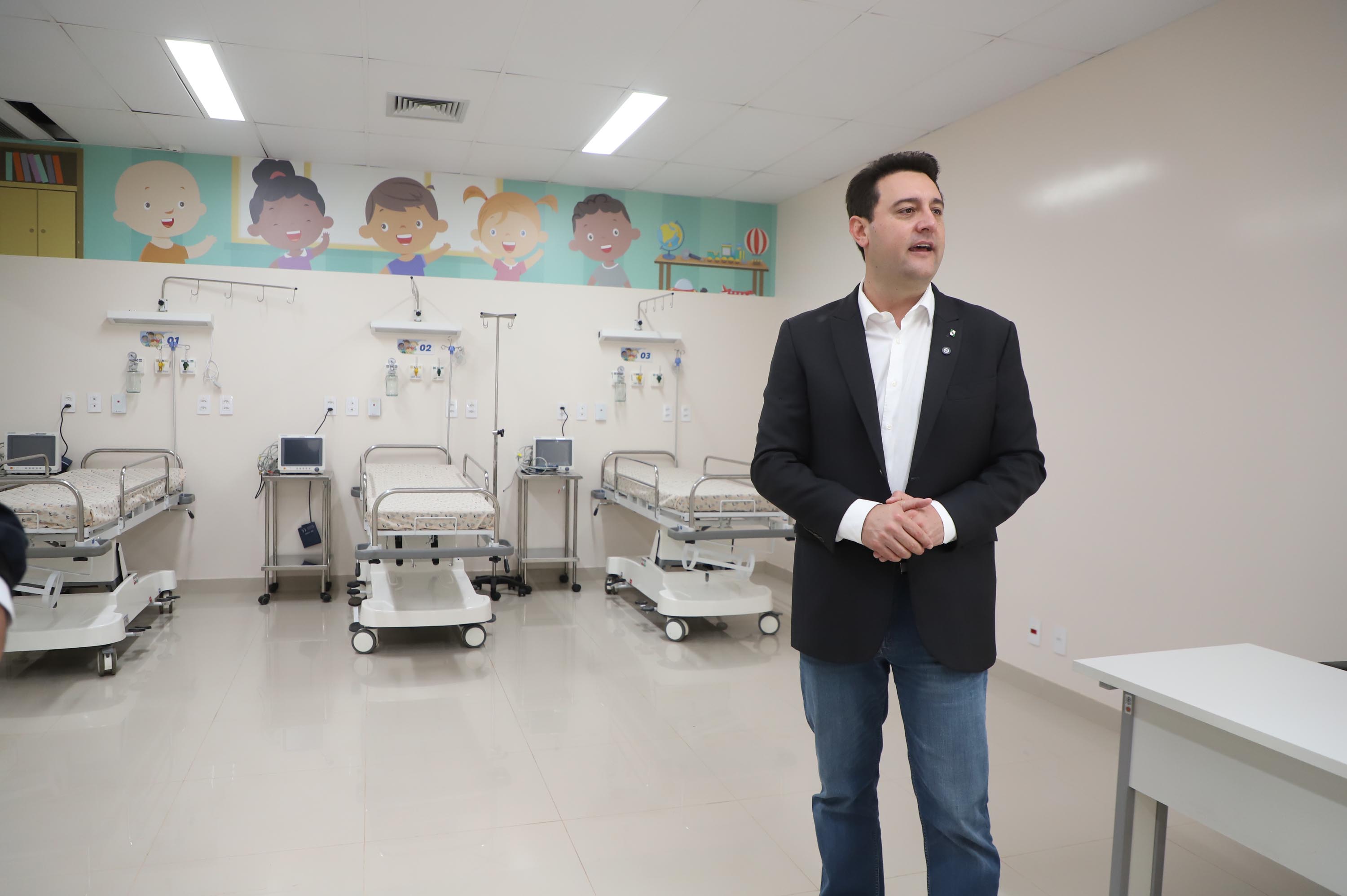 Paraná amplia estrutura hospitalar com mais de 100 grandes obras e fortalece regionalização 1 O total investido pelo Governo do Estado nesta área foi de R$ 1,1 bilhão (Foto: Ari Dias/AEN)
